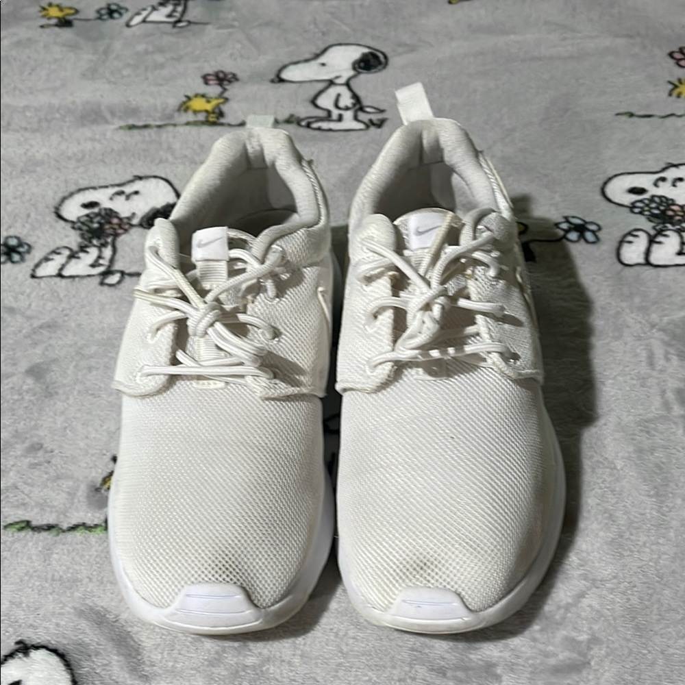 Nike White Roshe
